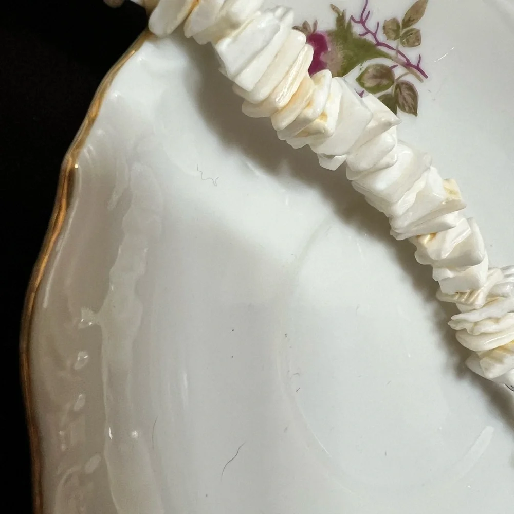 Vintage‎ Mother of Pearl Shell Necklace | White Chip Beaded Beach Jewelry | Boho